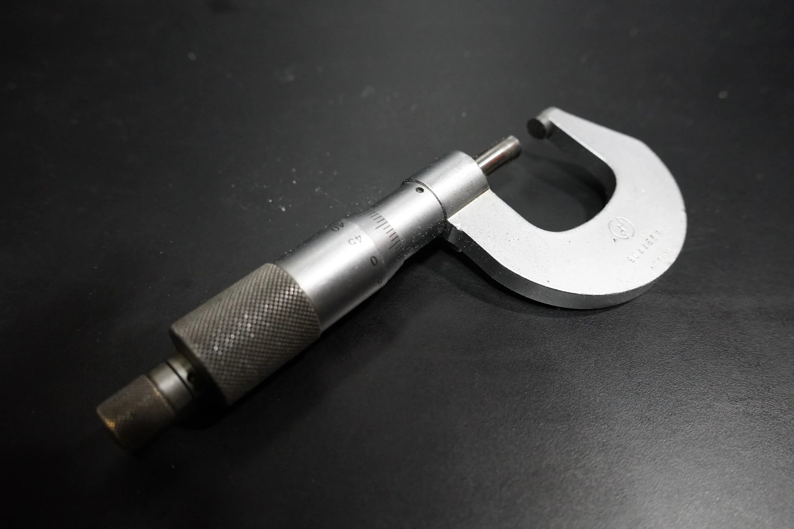 MITUTOYO 0-25mm Outside Micrometer (0.01mm Resolution) - Image 3