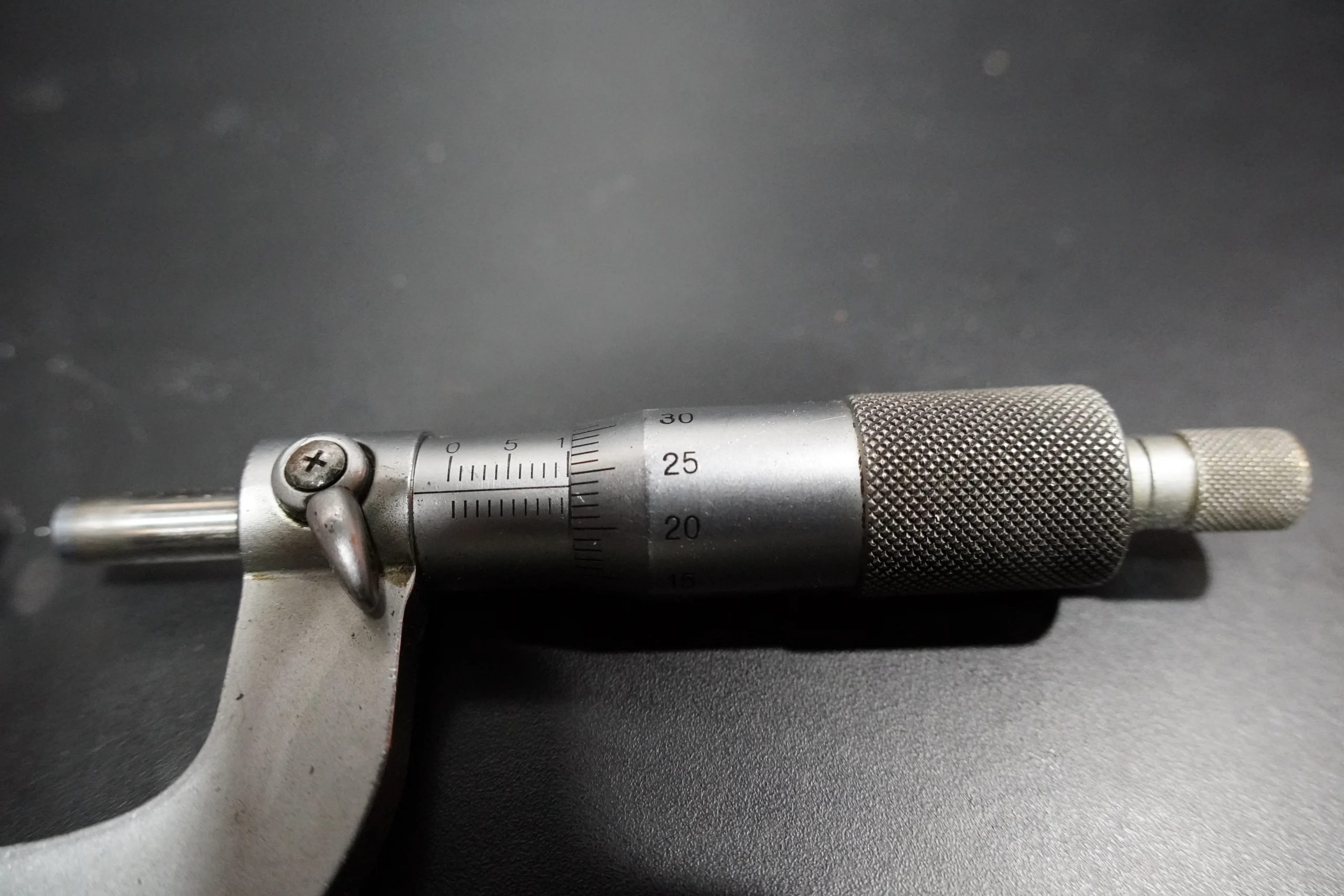 MITUTOYO 0-25mm Outside Micrometer (0.01mm Resolution) - Image 4