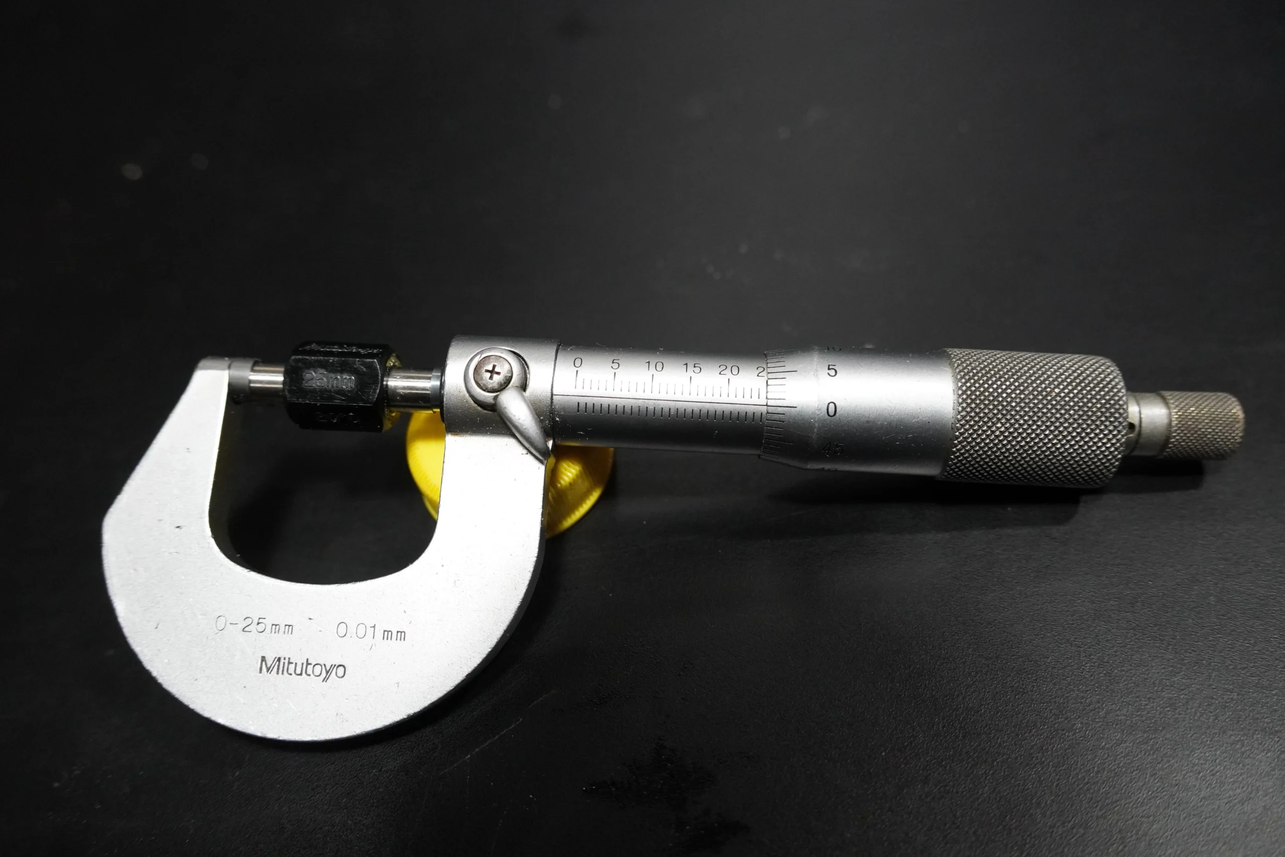 MITUTOYO 0-25mm Outside Micrometer (0.01mm Resolution) - Image 5