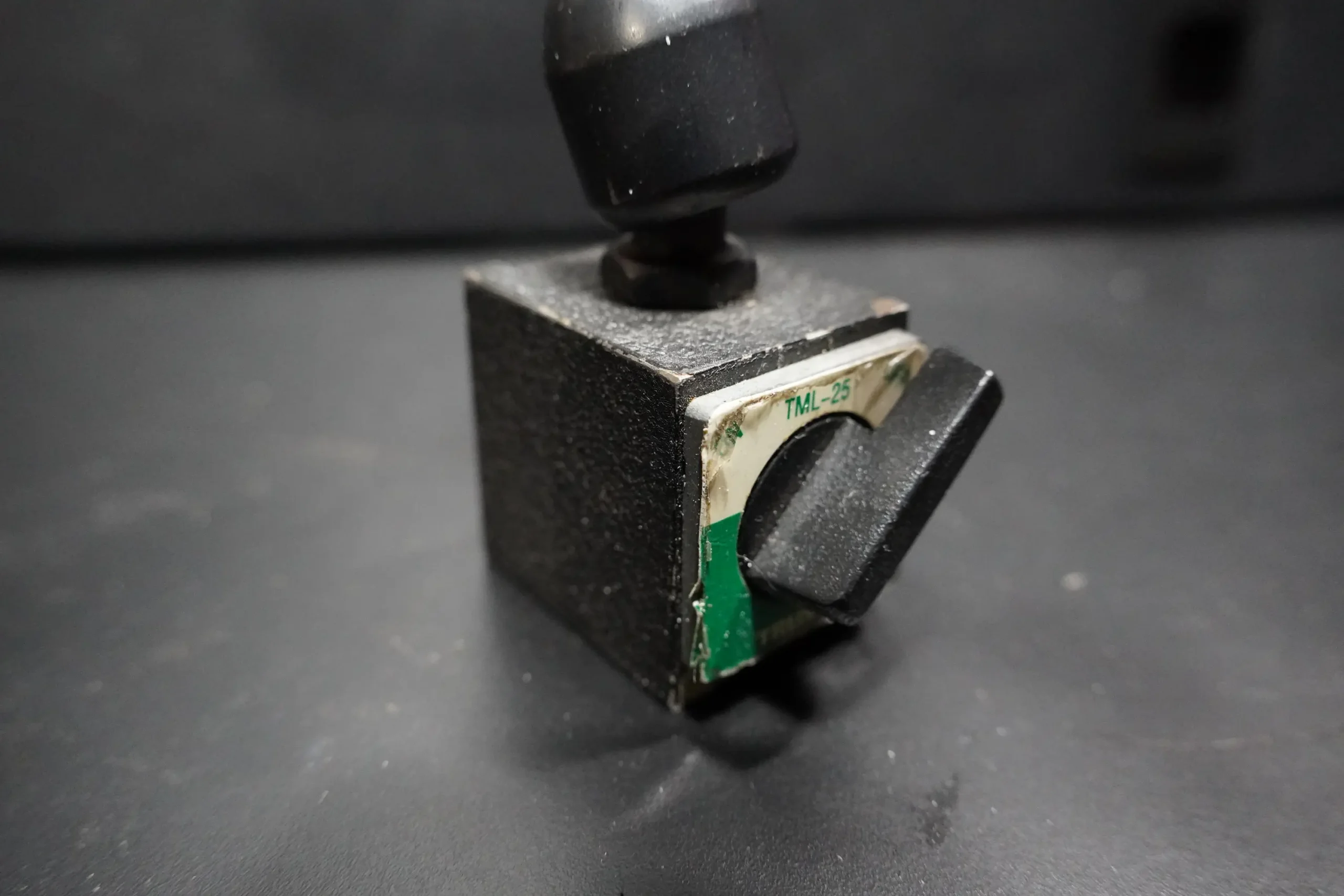 TRUSCO TML‑25 Magnetic Base Small‑Lock Type - Image 2
