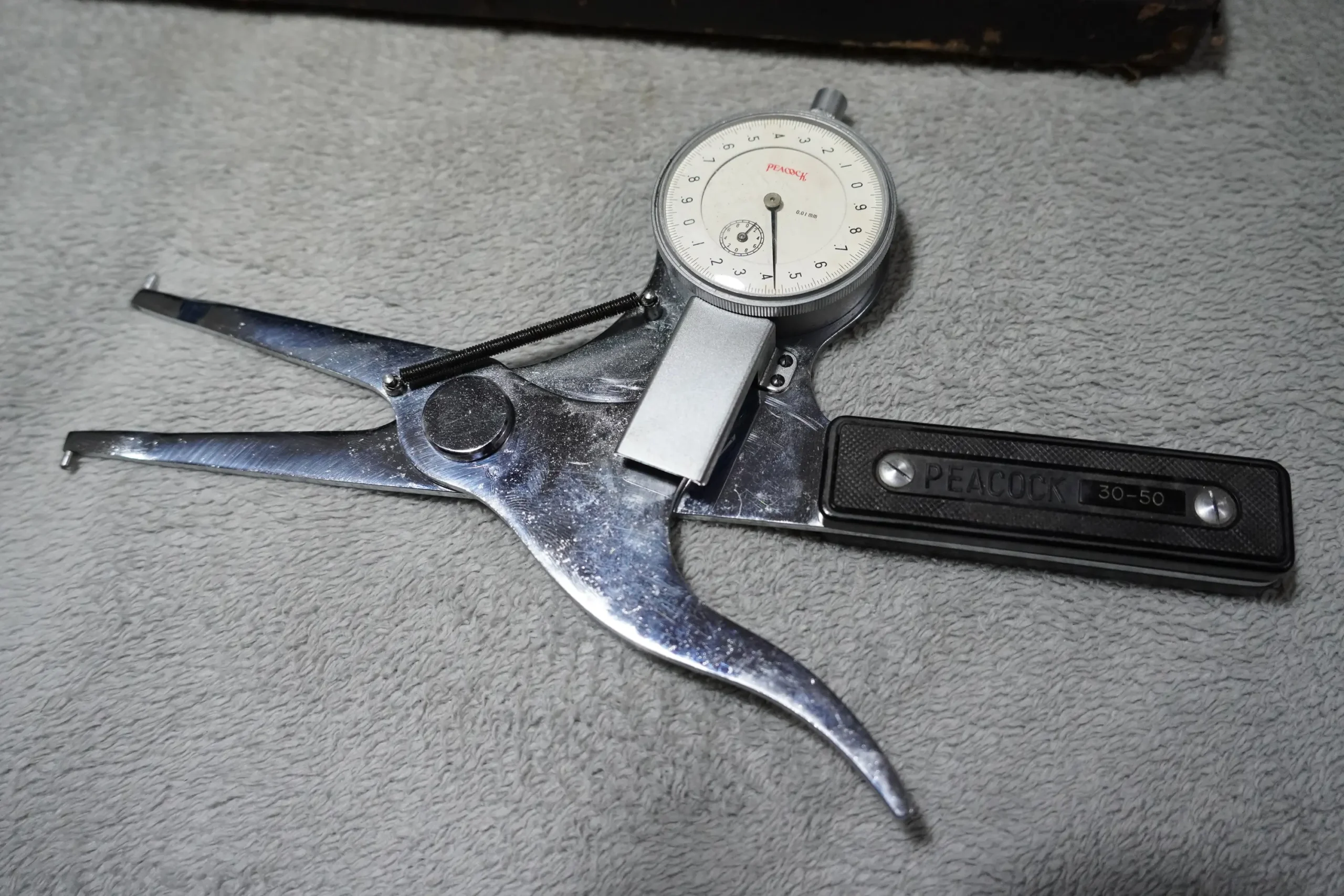 PEACOCK Internal Dial Caliper Gauge 30-50mm, 0.01mm Resolution - Image 2