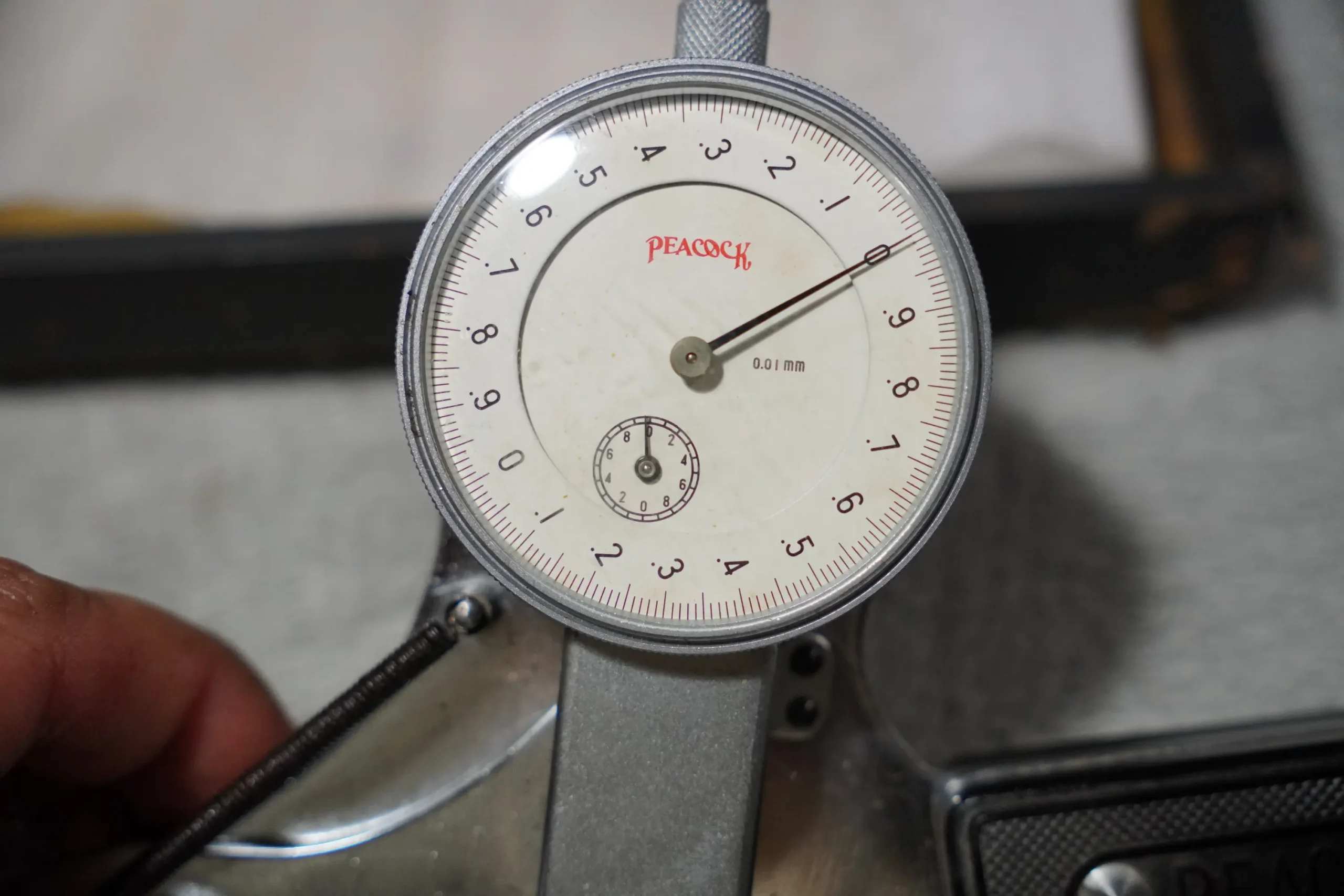 PEACOCK Internal Dial Caliper Gauge 30-50mm, 0.01mm Resolution - Image 4