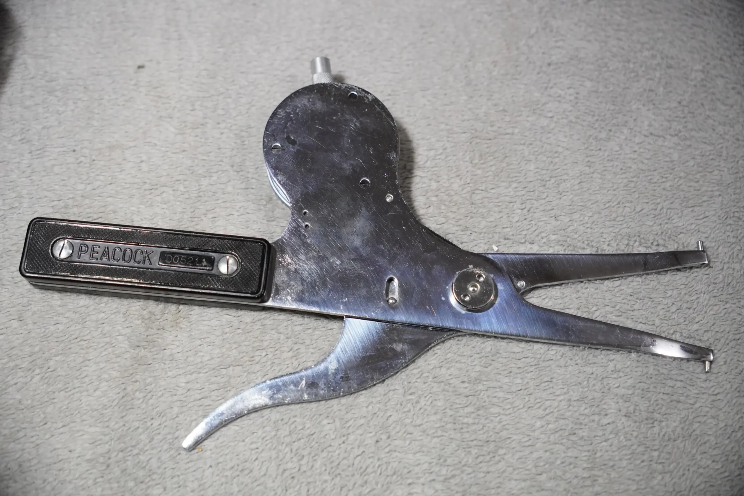 PEACOCK Internal Dial Caliper Gauge 30-50mm, 0.01mm Resolution - Image 5