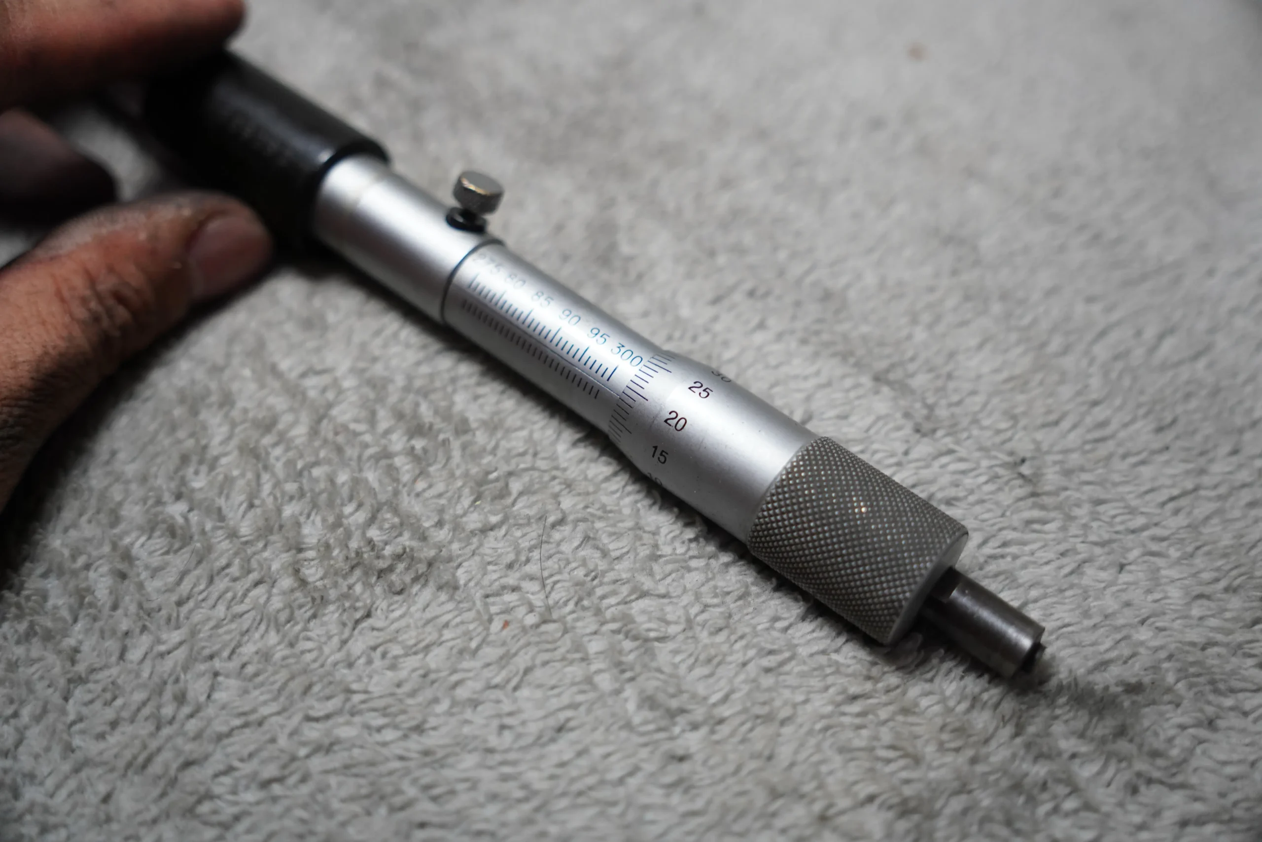 Inside Micrometer – 275–300 mm, 0.01 mm Resolution (Unbranded) - Image 2