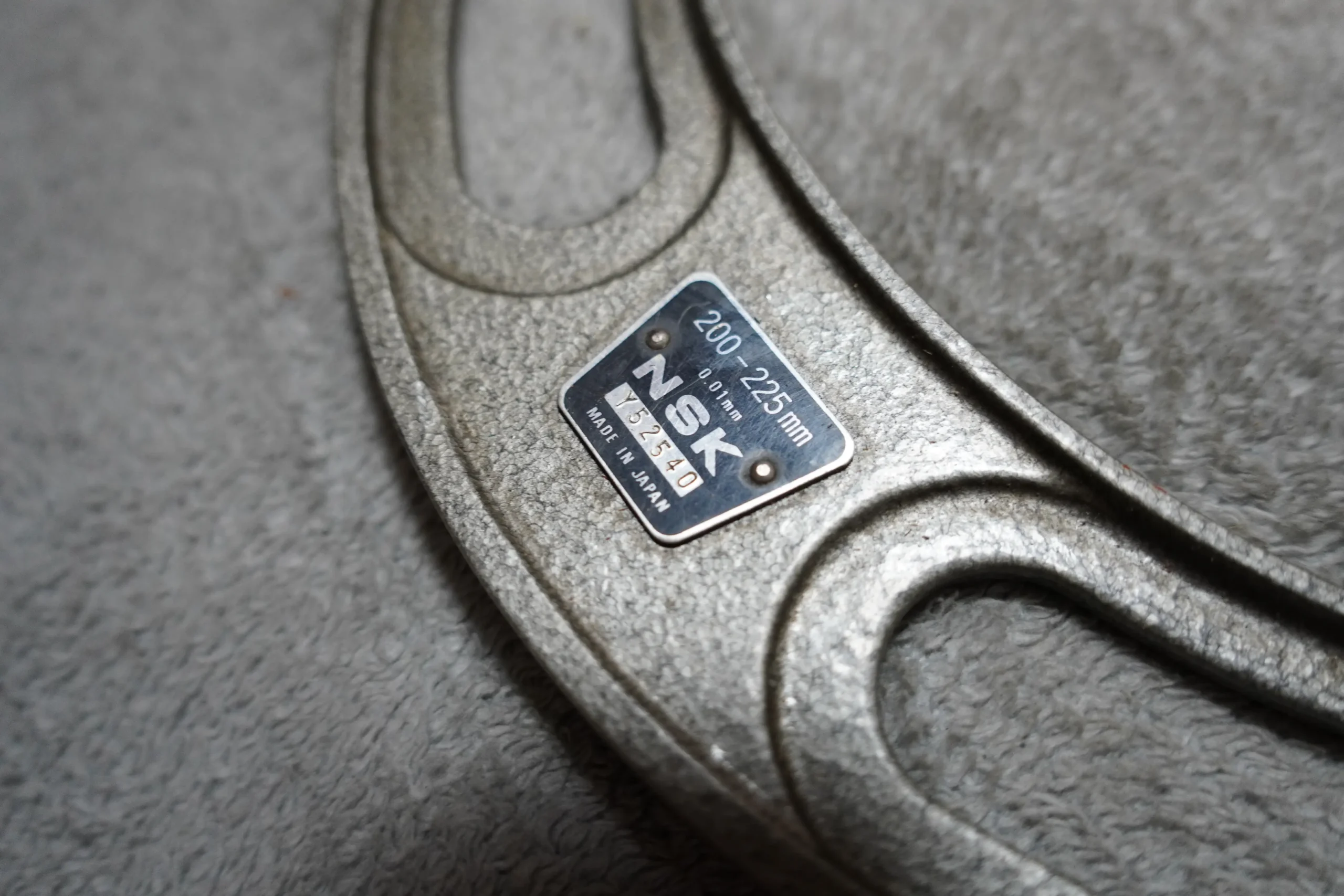 NSK Outside Micrometer 200–225 mm, 0.01 mm Resolution - Image 5