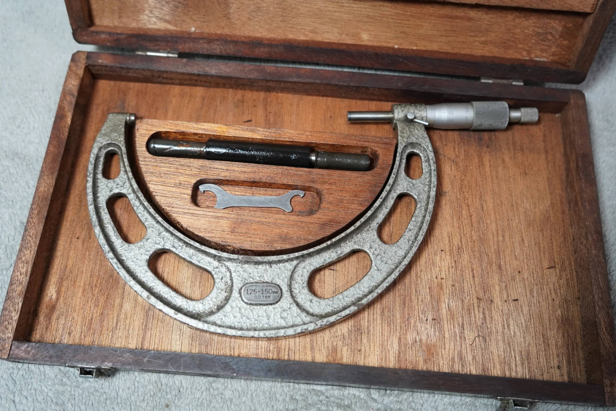 NSK Outside Micrometer – 125–150 mm, 0.01 mm Resolution - Image 2
