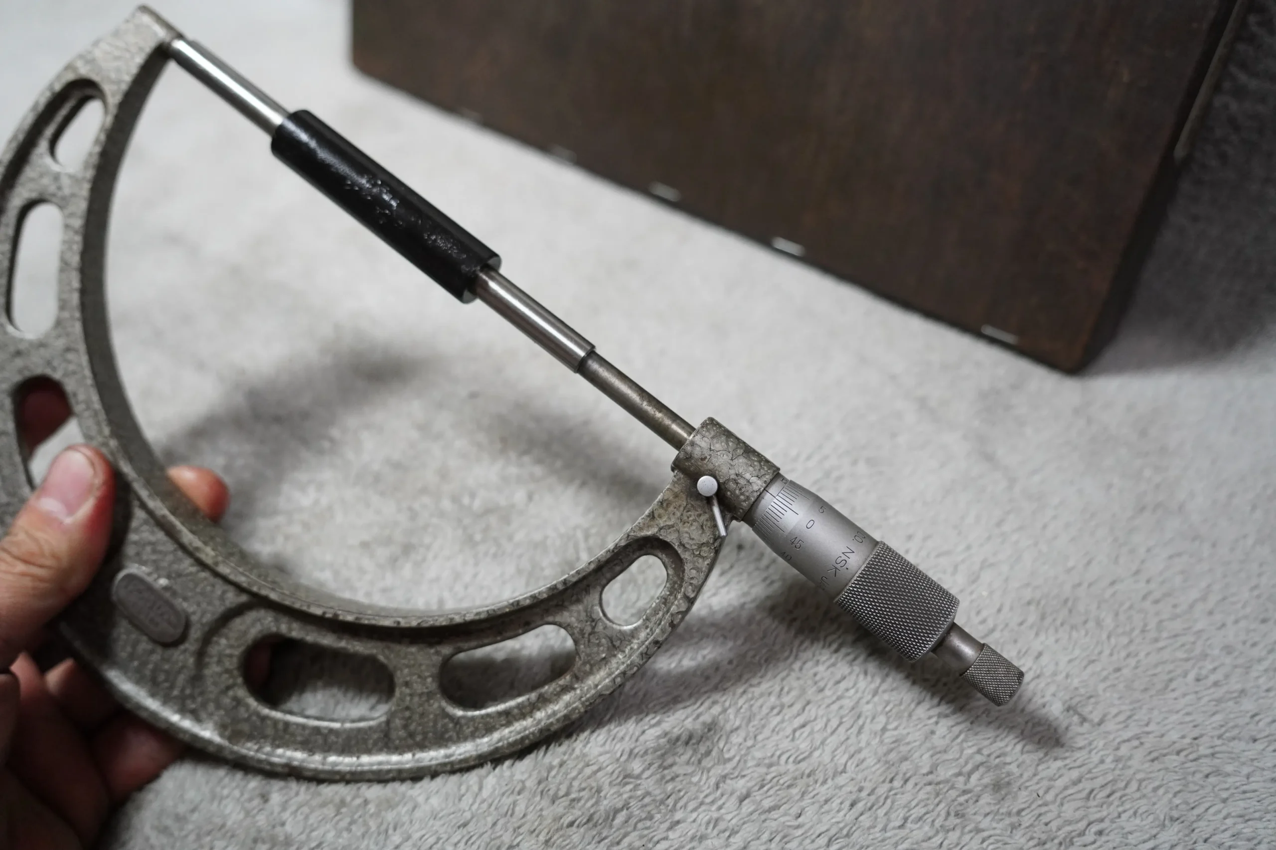 NSK Outside Micrometer – 125–150 mm, 0.01 mm Resolution - Image 4
