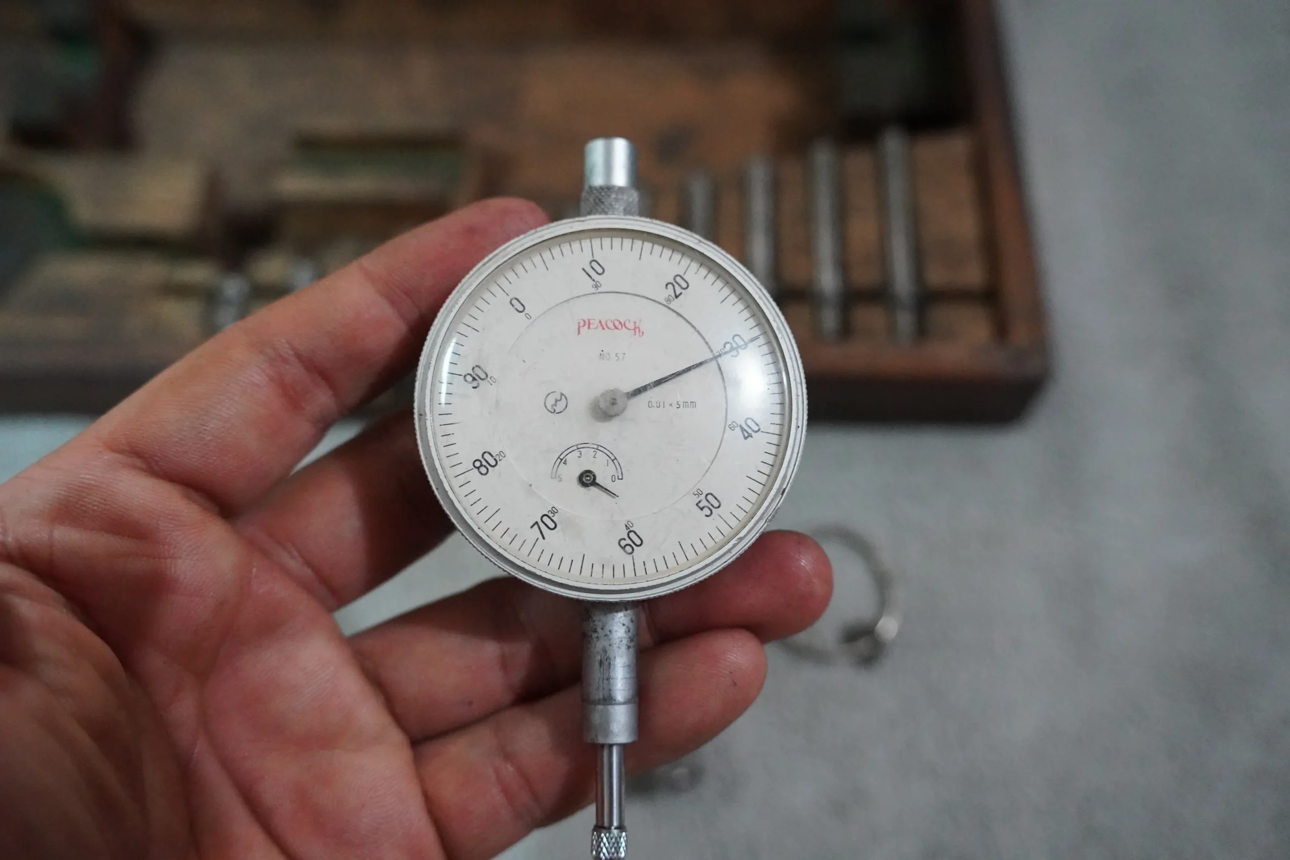 TOYOSEIKI Dial Bore Gauge 50–150 mm Range (c/w Peacock Dial Indicator 5mm, 0.01mm) - Image 7