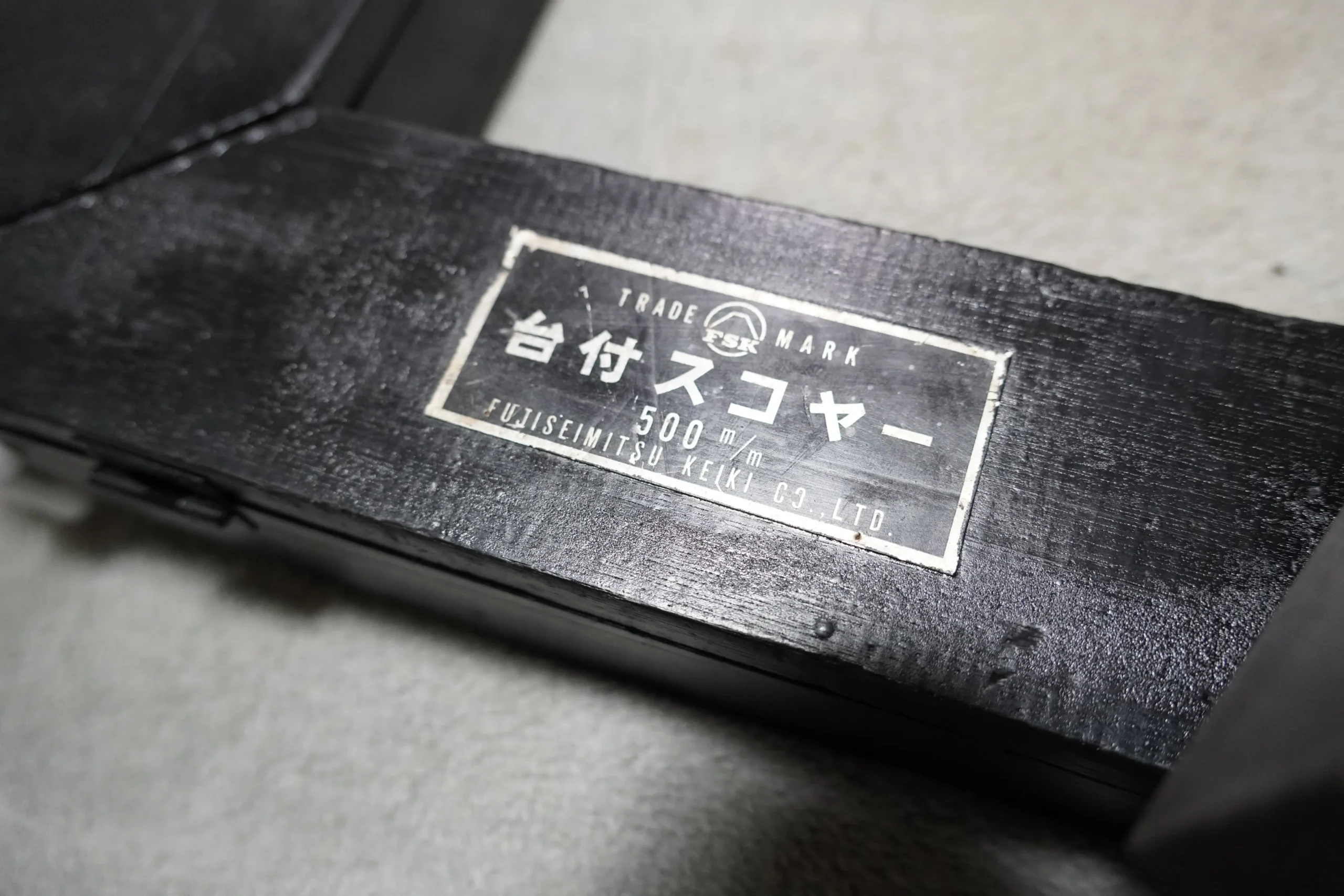 FUJISEIMITSU KEIKI Engineering Square – 500 × 300mm (c/w Wooden Case) - Image 5